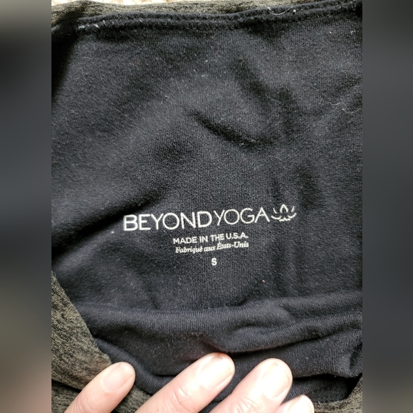 Beyond Yoga Green Leggings with Peek a Boo sheer bottom Ladies size S - Picture 3 of 4